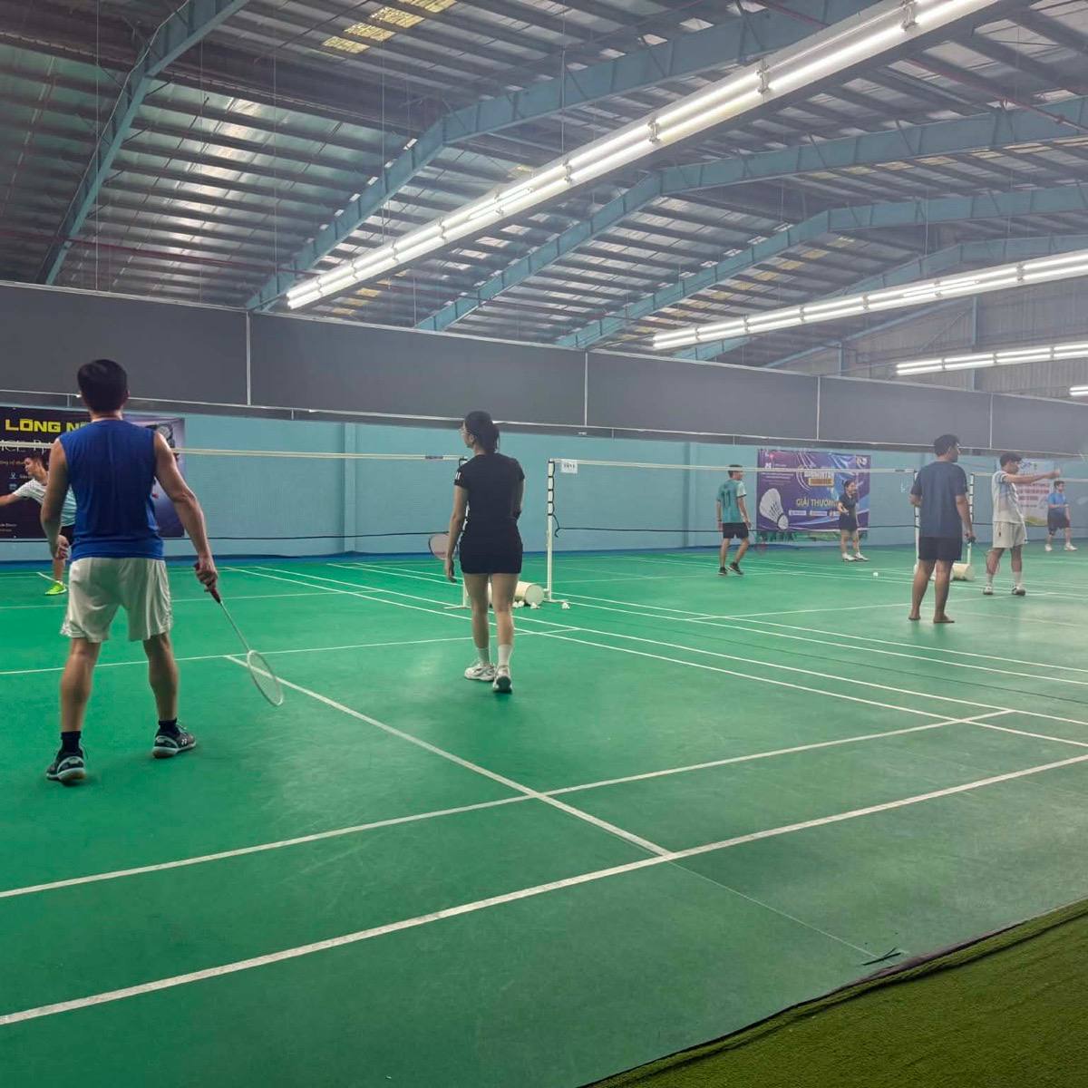 TUYỂN VÃNG LAI TỐI NAY SẴN NỮ ( 2 SÂN )